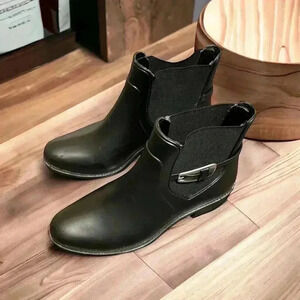 Bernardo women’s black rain boots size 6M.  Excellent condition.